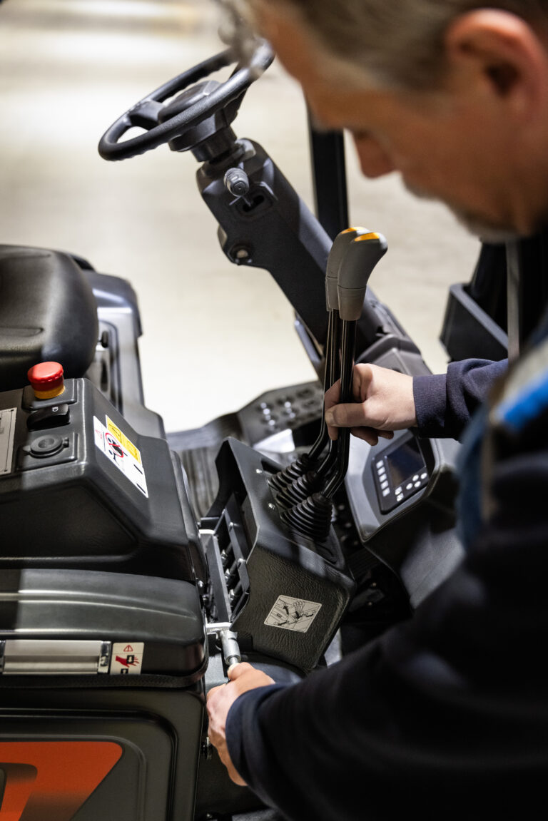 20250214_Bobcat_B18_lion_features_003